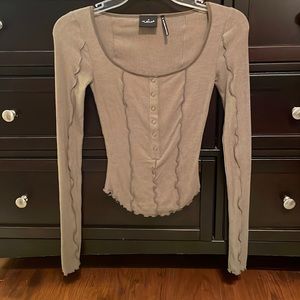 Long sleeve soft fitted shirt